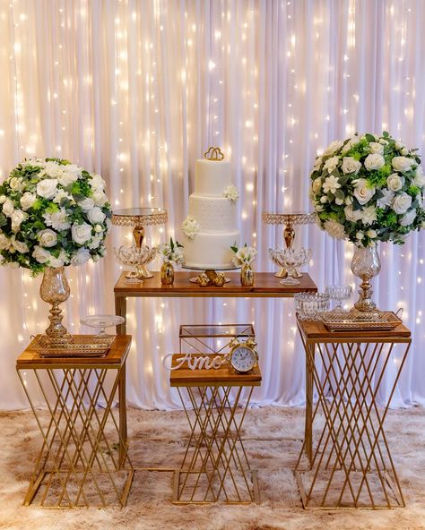 Deslize e vejam os detalhes dessa decoração de casamento simples e perfeita. 🥹📸 Espaço: @churrascariagarzon33 Indicação espaço em @lugaresparacasaremsp ♥️ Atendemos toda grande SP e estados vizinhos. 😍 Já reservou a sua data? Vem falar com a gente. Fotografia/vídeo detalhes decor : @slimaphotografia #miniwedding #wedding #fotografiacasamento #decoração #decoraçãocasamento #casamentosimples #noiva #decoracaonoivado #decoracaocasamento #casamentocivil #decoracaocerimonia #cerimoniacasamen... Registry Office Wedding, Simple Wedding Decorations, Wedding Planning Decor, Simple Wedding Cake, Burlap Wedding, Navy Blue Wedding, Christian Marriage, Lavender Wedding, Civil Wedding