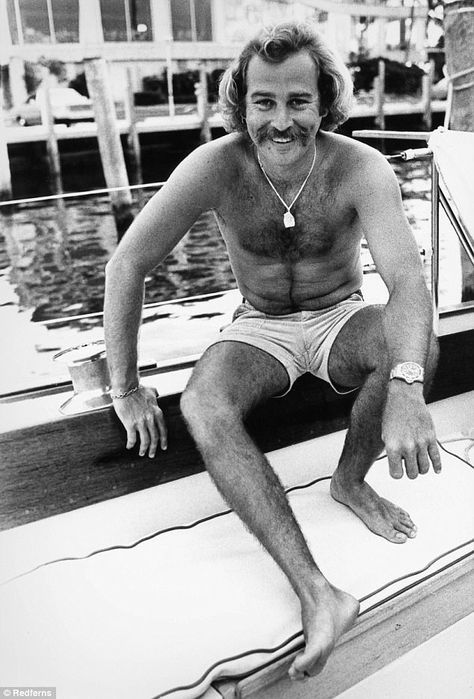 Jimmy Buffett nearly became a drug smuggler in Key West | Daily Mail Online 1970s New York, Ryan White, Jimmy Buffet, Jimmy Buffett, Business Men, Country Rock, Fiction And Nonfiction, Auburn University, We Are The World