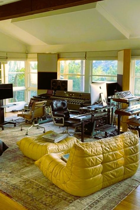 Home Music Rooms, Home Studio Setup, Togo Sofa, Music Studio Room, Home Studio Music, Studio Room, Room Design Bedroom, Dream Apartment, Music Studio