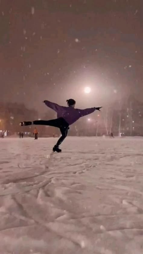 Figure Skating Outside, Łyżwy Aesthetic, I’ve Skating, Figure Skater Aesthetic, Figure Skating Practice, Snow Dance, Ice Skating Aesthetic, Figure Skating Aesthetic, Figure Ice Skating