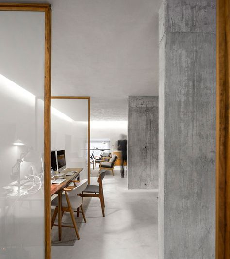 Concrete Office Interior Design, Concrete Office Design, Concrete Office Interior, Wood And Concrete Interior, Concrete Wood Interior, Grey Scheme, Concrete Office, Small Office Design Interior, Classroom Interior