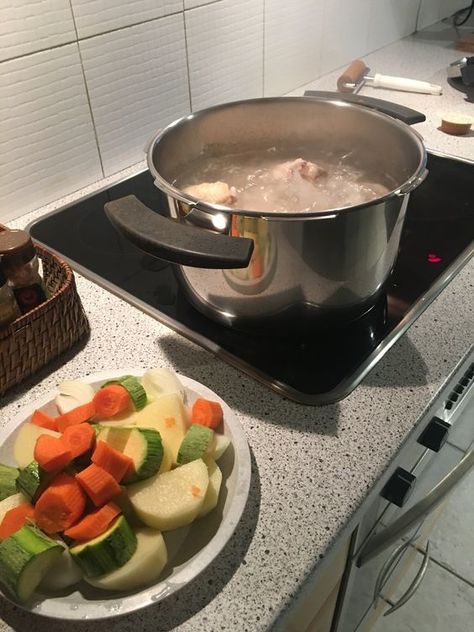 Cooking Soup Aesthetic, Korean Soup Aesthetic, Making Soup Aesthetic, Chicken Soup Aesthetic, Korean Chicken Soup, Soup For Sick, Books Core, Aesthetic Foods, Friend Things