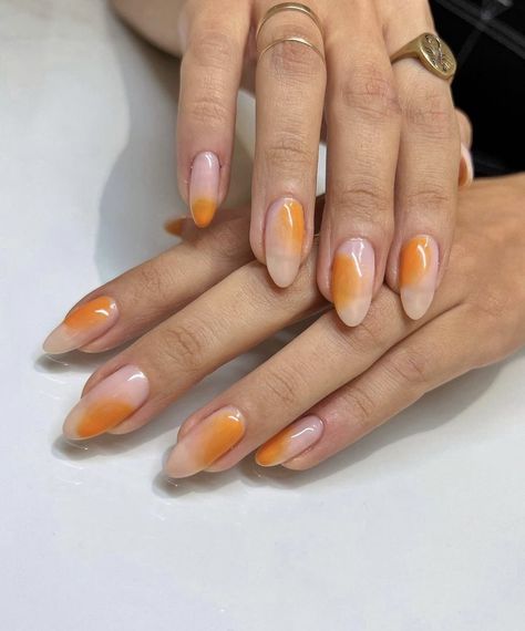 Subtle Nail Art, Aura Nails, Chrome Nail Art, Fun Nail Colors, Nail Color Trends, Cute Spring Nails, Shine Nails, Round Nails, Gem Nails