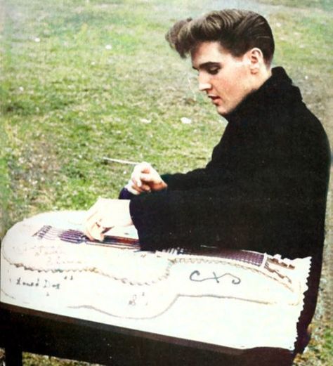 Elvis 1960, Welcome Home Cake, Elvis Cakes, Elvis Today, Special 26, Graceland Mansion, Heaven Wallpaper, Home Cake, Young Elvis