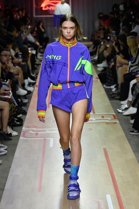 Li-Ning Is the Chinese Sportswear Brand You Need to Know Venezuelan Fashion, Sportswear Trends, Fashion Terms, Sportswear Fashion, Sportswear Brand, Sportswear Women, Mode Streetwear, Sport Wear, Fesyen Wanita