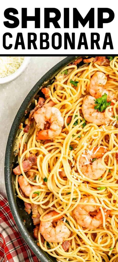 Chicken And Shrimp Carbonara, Shrimp Carbonara, Carbonara Recept, Easy Pasta Recipe, Rhubarb Desserts, Pasta Spaghetti, Italian Favorites, Prawn Recipes, Carbonara Recipe