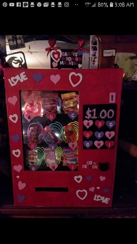 Claw Machine Valentines Box Ideas, Valentine Vending Machine Box Ideas, Valentines Day Box Ideas Vending Machine, Vending Machine Valentines Boxes Diy, Vending Machine Valentines Boxes, Candy Vending Machine Valentine, Victoria Valentine, Chambre Aestetic, Girls Valentines Boxes