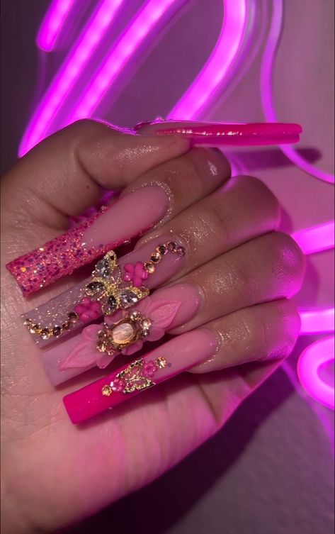 Long Extra Acrylic Nails, Pink Glitter Nails With Rhinestones, Extra Bling Nails, Pink Bling Nails Rhinestones, Pink Bling Acrylic Nails, Acrylic Nails Toes, Nails Black And Pink, Acrylic Nails Black, Pink Bling Nails