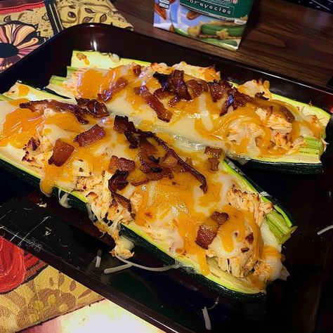 Chicken Bacon Ranch Zucchini, Ranch Zucchini, Keto Chicken Bacon Ranch, Keto Chicken Bacon, Zucchini Boats Recipe, Steak And Broccoli, Zucchini Boat Recipes, Creamy Ranch Dressing, Chicken Crispy