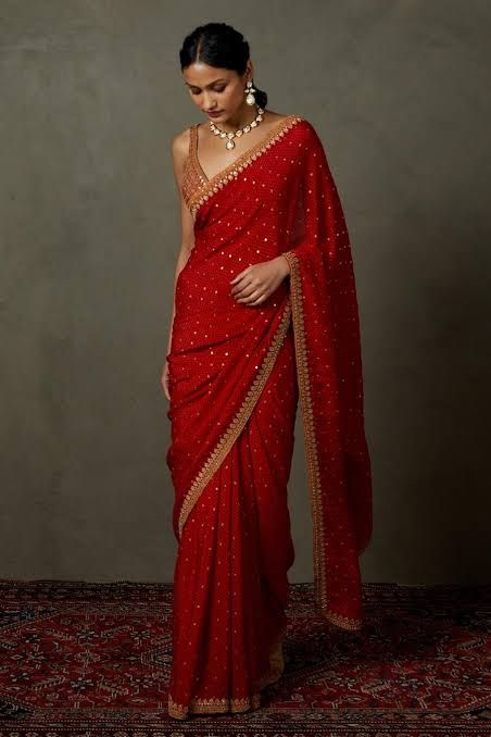 Sari Traditional Indian, Red Saree Look Modern, Cultural Clothes, Kalidar Kurta, Character Wardrobe, Indian Sari Dress, India Wedding, Ritu Kumar, Simple Sarees