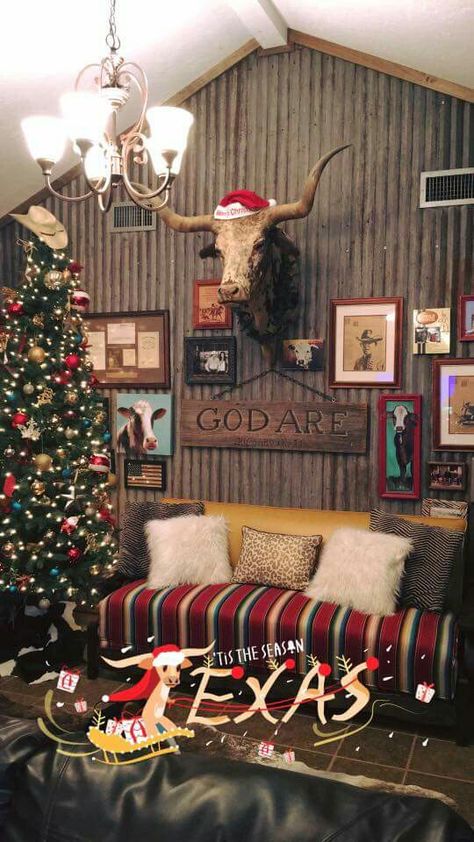 Texas Christmas Pallet Furniture Bedroom, Western Homes, Lodge Decor, Living Room Remodel, Western Home Decor, Room Remodeling, Living Room Diy, Rustic Bedroom, Western Decor