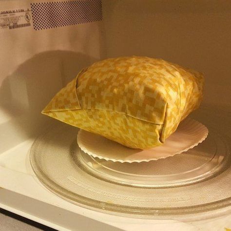 Sewing Pattern For a Microwave Bag to Pop Popcorn in #sewingpattern #microwavablebag Diy Microwave Popcorn, Microwave Popcorn Bag, Popcorn Bag, Popcorn Bags, Waste Free, Beginner Sewing Projects Easy, Zero Waste Living, Leftover Fabric, Things To Sew