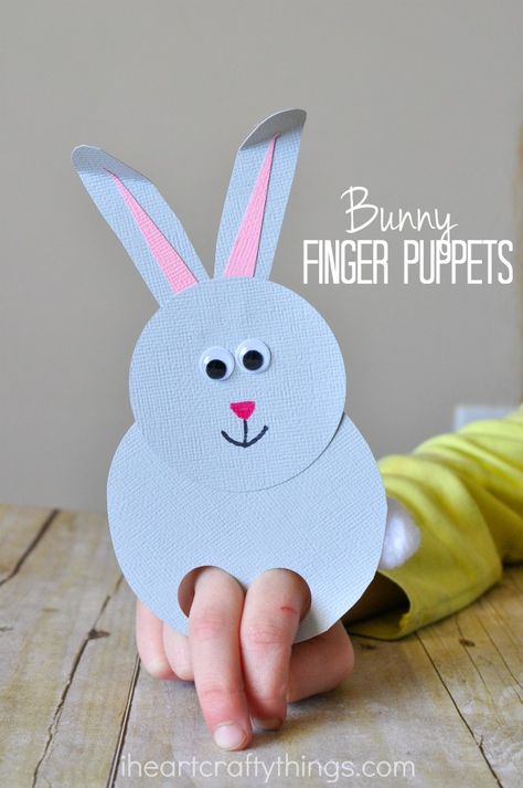 These incredibly cute bunny finger puppets are adorable, simple to make and they are so fun for kids to play with. Plus, they make a super cute Easter craft for kids. Paper Bunny, Bunny Book, Rabbit Crafts, Puppet Crafts, Spring Kids, Spring Crafts For Kids, Finger Puppet, Quick Diy, Easter Art