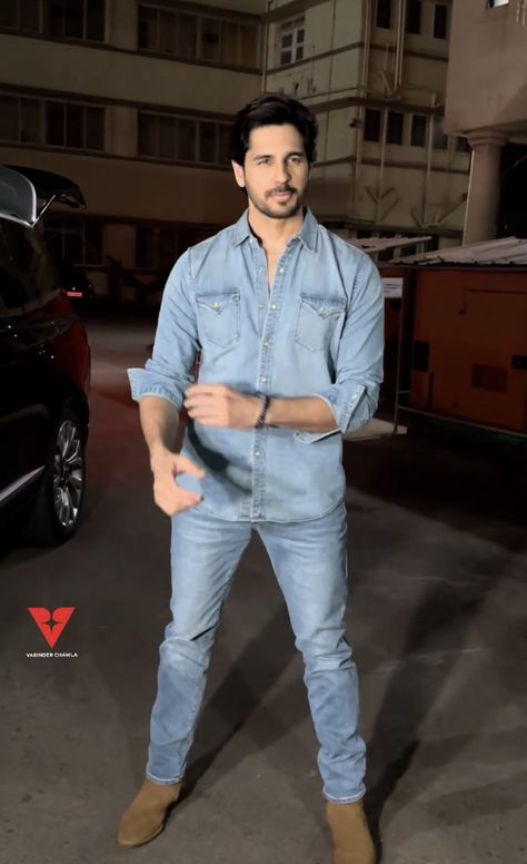 Denim Combination, Casual Techwear, Siddharth Malhotra, Sidharth Malhotra, Cool Outfits For Men, Men Fashion Casual Outfits, Casual Suit, Mens Clothing, Goa