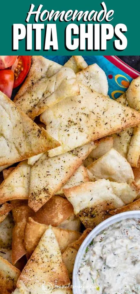 Pita Chips Recipe, Baked Pita Chips, Homemade Pita Chips, Homemade Pita, Pita Recipes, Pita Chips, Chips Recipe, Mediterranean Dishes, Pita Bread