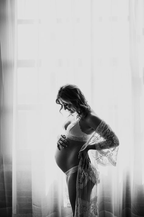 Pregnancy Photo Poses, Outdoor Pregnancy Photoshoot, Jesse Salter Photography, Boho Maternity Shoot, Silhouette Maternity, Romantic Maternity Photos, Maternity Photography Tips, Indoor Maternity Photos, Intimate Maternity