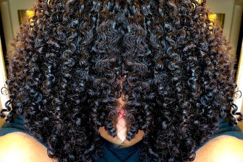 The BEST method for defined curls with minimal frizz and tons of body. No more Denman brush, shingling, or finger coils - this method works best on thick, frizz-prone coily and curly natural hair. Hair Jazz, Curly Locs, Wavy Layered Hair, Low Porosity Natural Hair, Denman Brush, Healthy Relaxed Hair, Curl Care, Afro Hair Care, Faux Locks