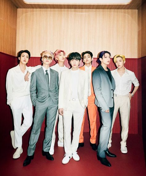 Can People Finally Stop Asking Why BTS Is So Popular Now? #refinery29 https://www.refinery29.com/en-us/2021/05/10485888/bts-butter-single-music-video-youtube-record-reaction Bts Group Photo, Freestyle Dance, Popular Now, Looking Dapper, Youtube Videos Music, Jonas Brothers, Group Photo, Bts Group, Group Photos