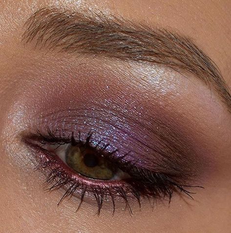 Eye Makeup Purple Smokey, Eye Makeup That Goes With Blue Dress, Purple Bridesmaids Makeup, Shimmer Purple Eyeshadow, Makeup Ideas For Maroon Dress, Cas Concert Makeup, Plum Eyeshadow Looks Blue Eyes, Purple Eyeshadow Hazel Eyes, Makeup For A Purple Dress