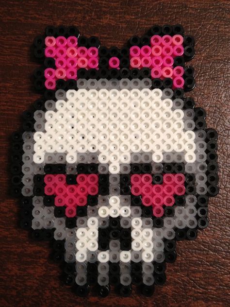 Skull pink bow perler bead Perler Bead Skull, Black Perler Bead Patterns, Skull Perler, Skull Perler Bead Patterns, Perler Bead Patterns Emo, Scene Perler Bead Patterns, Pink Perler Bead Patterns, Emo Perler Beads, Goth Perler Beads