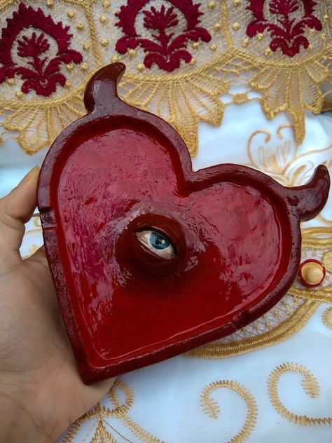 Heart Out Of Clay, Biscuit Aesthetic Art, Handmade Ashtray Clay, Weird Clay Art, Aesthetic Clay Art, Biscuit Aesthetic, Eye Clay, Handmade Ashtray, Heart Eye