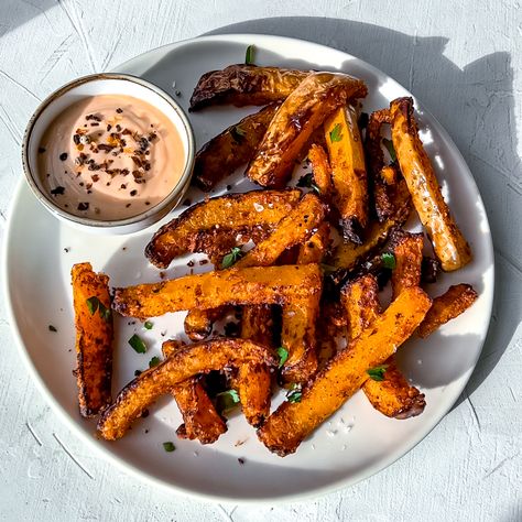 Pumpkin Fries Pumpkin Fries Baked, Fries Alternative, Pumpkin Fries, Pie Fries, Balance Eating, Healthy Fries, Carrot Fries, Easy And Healthy Recipes, Baked Fries