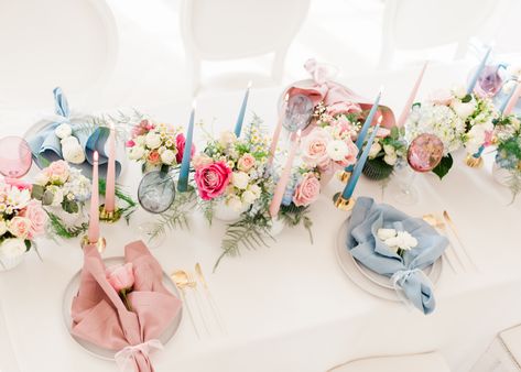 Blue Table Settings, Pastel Baby Shower, Gender Reveal Themes, Bubblegum Balloons, Royal Baby Showers, Shower Style, Gender Party, Gender Reveal Party Decorations, Baby Shower Flowers