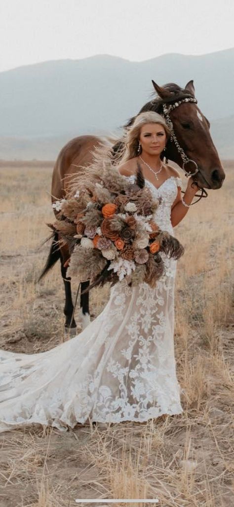 Wedding Florals Pretty Western Wedding Dresses, Western Themed Wedding Cakes, July Boho Wedding, Cute Western Wedding Dresses, Cute Country Wedding Dresses, Western Style Wedding Dresses Country, Wedding Dresses Country Style, Outside Western Wedding Ideas, Wedding Western Dress