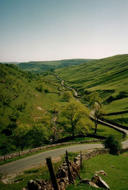 Yorkshire Dales by petelovespurple, via Flickr England Countryside, Victoria Station, Northern England, British Countryside, Country Scenes, Yorkshire Dales, Winding Road, Yorkshire England, England And Scotland