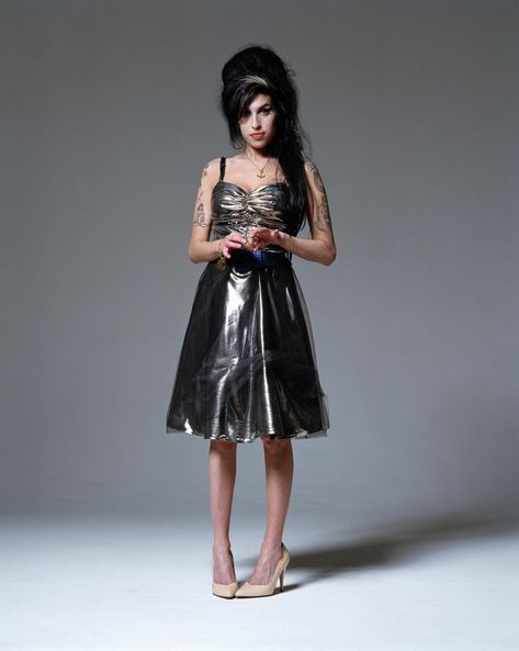 Amy Winehouse Style, Amy W, Bad Fashion, Bouffant Hair, Tight Mini Dress, Amy Winehouse, Her Music, Back To Black, Her Style