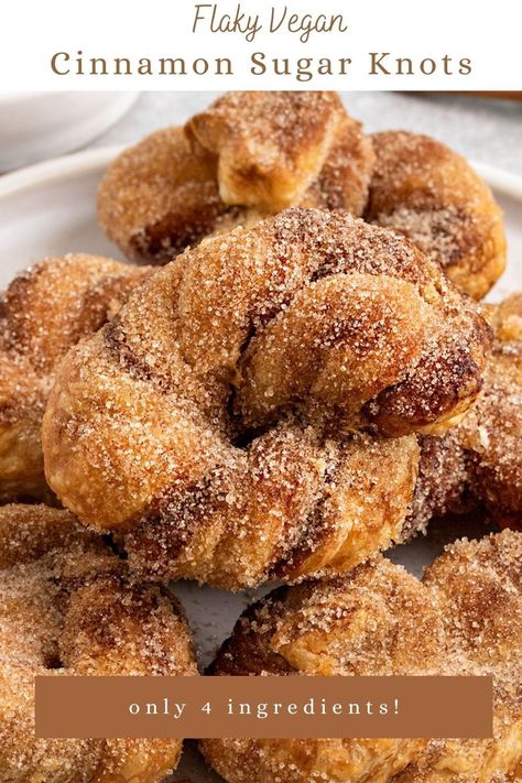 Vegan Cinnamon Desserts, Vegan Apple Puff Pastry Recipes, Vegan Autumn Baking, Vegan Desserts For A Crowd, Vegan Swedish Recipes, Vegan Puff Pastry Appetizers, Easy Vegan Sweets, Sweet Pastry Ideas, Vegan Puff Pastry Dessert