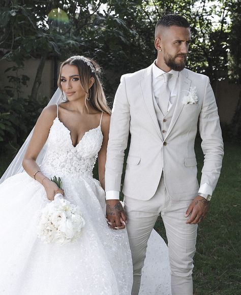 Wedding Tuxedo For Men Beige, White Wedding Groom Suit, White Groomsmen Suit, All White Wedding Tuxedo For Groom, White Men Wedding Suit, Groom All White Tuxedo, Wedding White Tuxedo For Men, Wedding Suit White Men, Wedding Groom Suit White