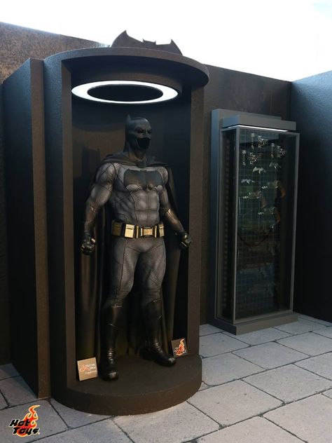 hot-toys-unveils-batman-v-superman-life-size-statues-for-batman-superman-and-wonder-woman7 Batcave Mancave, Batman Cave, Batman Room, Batman Statue, Nerd Room, Batman Collectibles, Batman Suit, Batman Armor, Batman Stuff