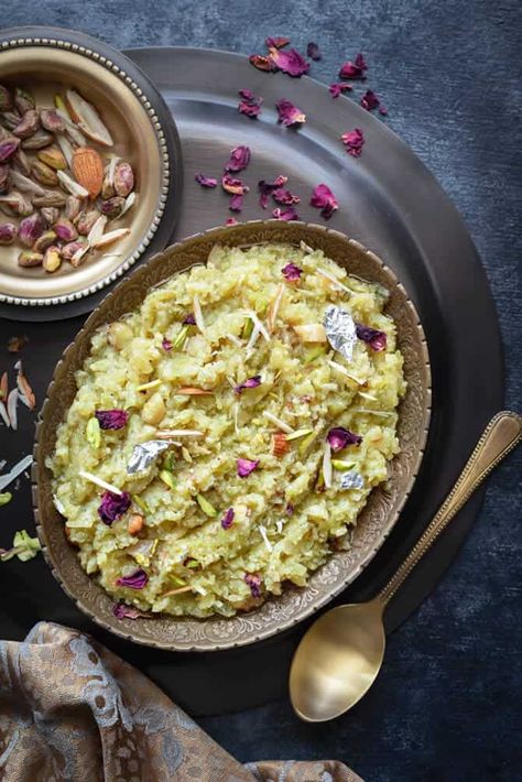 Lauki Halwa Recipe, Dudhi Halwa Recipe, Laxmi Pooja, Food Desert, Indian Meals, Aziz Ansari, Salad Dressing Recipes Healthy, Halwa Recipe, Asian Recipe