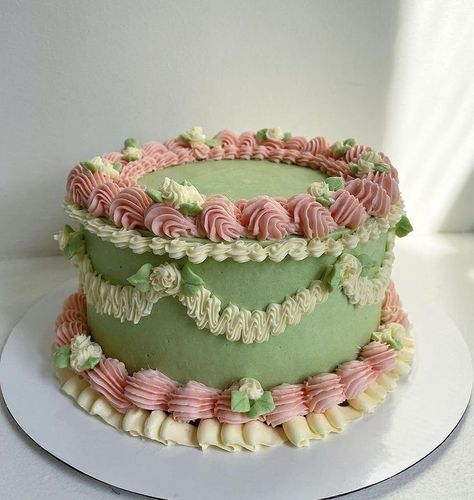 Pink Green Birthday Cake, Fairy Vintage Cake, 21st Birthday Cake Designs, Pink Green Birthday Party, Sage Green And Pink Birthday Party, Pink And Green Cake Ideas, Pink And Green Cakes, Sage Green And Pink Cake, Green Cake Decoration