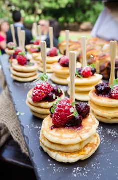 Breakfast Brunch Party, Stack Of Pancakes, Catering Ideas Food, Charcuterie Inspiration, Party Food Platters, Charcuterie Recipes, Birthday Brunch, בר מצווה, Christmas Breakfast