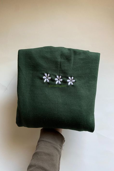 Embroidered white daisy flowers on dark green sweatshirt. Super soft and comfortable pullover made to order! Embroidered Flower Sweatshirt, Hand Embroidered Sweatshirt, Dark Green Sweatshirt, Crewneck Embroidery, Embroidery Crewneck, Daisy Embroidery, Flower Sweatshirt, Peoria Az, Crewneck Sweatshirt Women