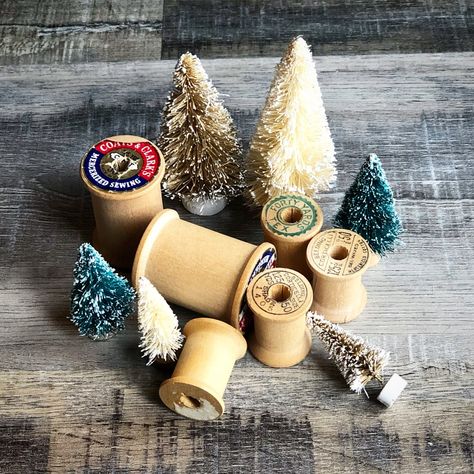 Tiny Bottle Brush Christmas Trees on Vintage Wood Spools – Creating Me Bottle Brush Tree Crafts, Spool Ideas, Wooden Spool Crafts, Tiny Christmas Trees, Fun Holidays, Christmas Decs, Spool Crafts, Vintage Christmas Crafts, Bottle Brush Christmas Trees