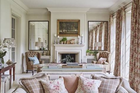 Interior Designers Oxford, Oxfordshire | Sims Hilditch - Sims Hilditch Pastel Interiors, Sims Hilditch, Decorating Rooms, Interior Design Advice, Luxury Living Room Design, Coach House, Georgian Homes, Country Living Room, Room Decorations