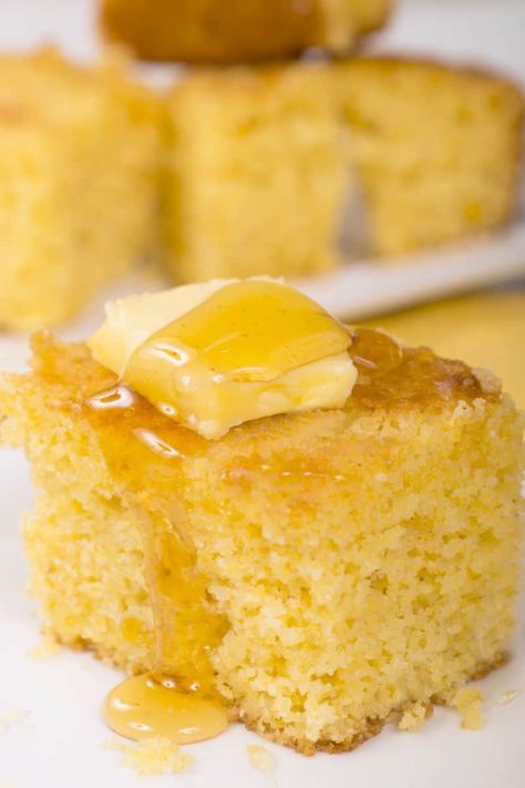 This keto cornbread is a low carb take on the classic southern cornbread! Tender on the outside, soft and fluffy on the inside, it’s perfect to enjoy sweet or savory- it’s made with ZERO corn! 3 grams net carbs per serve. Quaker Cornbread Recipe, Keto Cornbread Recipe, Restaurant Breakfast, Delicious Cornbread, Honey Cornbread, Southern Cornbread, Sweet Cornbread, Famous Recipe, Keto Side Dishes