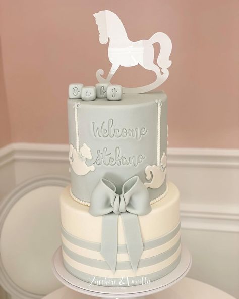 Welcome Baby Boy Cake, Vanilla Cake Design, Rocking Horse Cake, Bolo Buttercream, Welcome Baby Cake, Horse Cake Toppers, Bow Cakes, Horse Cake, Fondant Baby