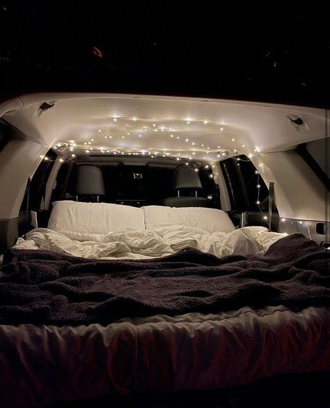 Decor Christmas Home, Home Decor Apartment, Dream Dates, Home Decor Cozy, Romantic Date Night Ideas, Car Deco, Cute Date Ideas, Camping Aesthetic, Fun Sleepover Ideas