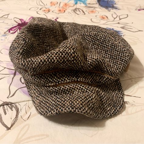 Tweed Look Dockers Hat. Page Boy/Newsies/Taylor Swift Red (Taylor’s Version) Style. Sherlock Holmes Vibes. Great For Halloween Costumes/Cosplay. Nwot. Bought And Then Never Worn/Kept In Storage For Years. Retail Price: $40 Cross-Posted. Smoke-Free Home. Offers Welcome. T2 Page Boy Hat, Taylor Swift Red, Brown Tweed, Wool Berets, Red Taylor, Boy Hat, Newsies, News Boy Hat, Newsboy Cap