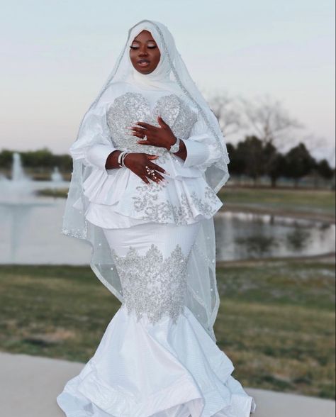 sparklenaty on instagram Senegalese Bride Dress, Senegal Wedding Dresses, Bazin Wedding, Somali White Wedding Dress, Muslim Bride Dress, Eid Outfits African Bazin, Voile Simple Senegal, Ghanaian White Wedding Gowns, African Bride Dress