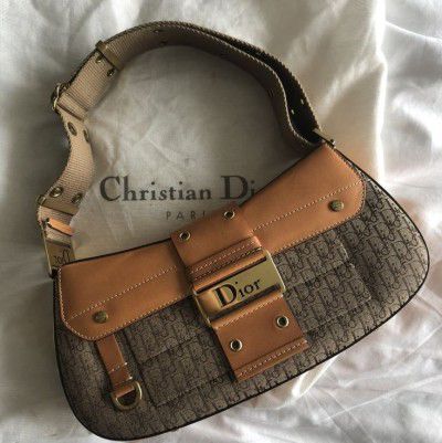 Prada Baguette Bag, 00s Mode, Vintage Style Bag, Dior Shoulder Bag, Vintage Designer Bags, Dream Bags, My Style Bags, Luxury Bags Collection, Handbag Essentials