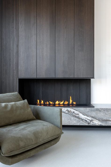 Minimalist Fireplace, Contemporary Fireplace Designs, Chimney Design, Warm Interior, Contemporary Fireplace, Living Room Decor Fireplace, Wood Fireplace, Home Fireplace, Modern Fireplace