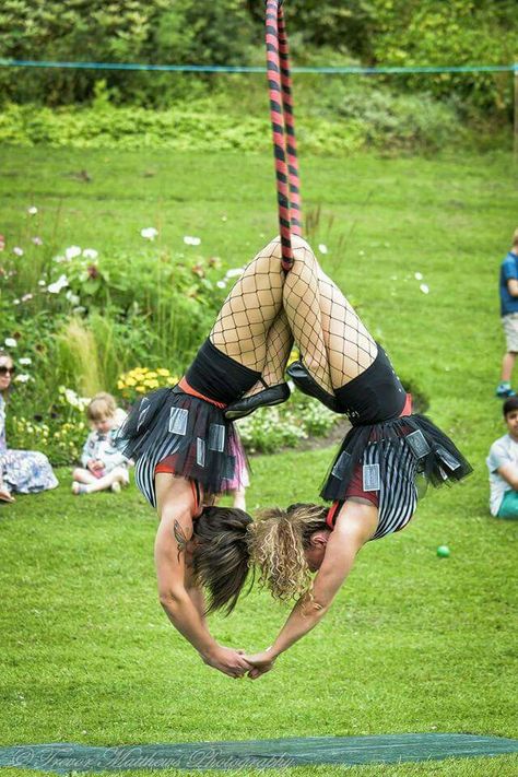 Ariel Hoop Duo, Aerial Hoop Duo Pose, Duo Aerial Hoop, Ariel Hoop, Aerial Hoop Moves, Lyra Aerial, Aerial Hoop Lyra, Aerial Yoga Poses, Aerial Fitness