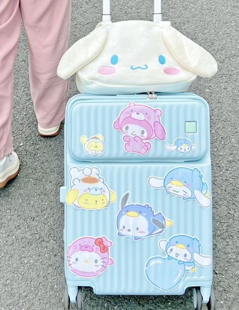 Koper Aesthetic, Sanrio Suitcase, Kawaii Luggage, Coquette Closet, Cute Suitcases, Disney Coffee Mugs, Cute Luggage, Stylish Luggage, Adorable Homes Game