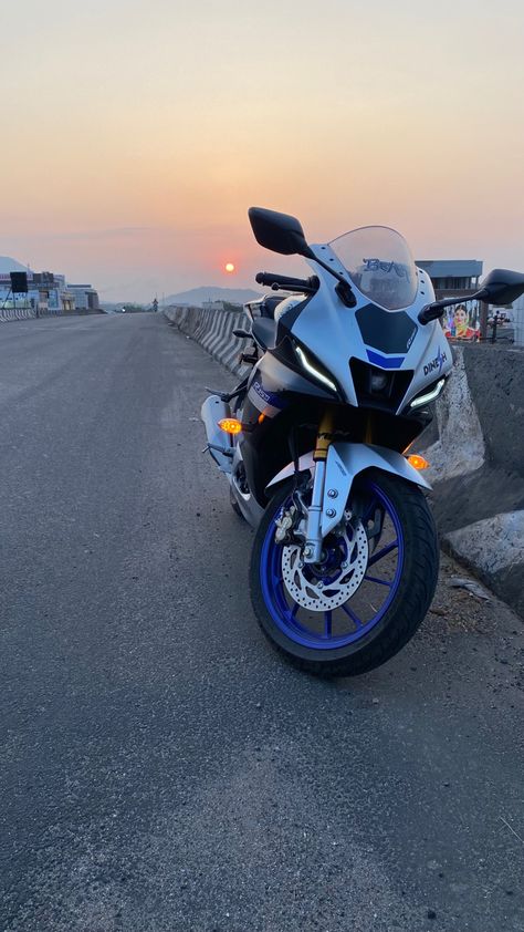 V3 Bike, Bike Aesthetic Wallpaper, Driving Lamborghini, Yamaha R15m, Wallpaper Backgrounds Aesthetic Iphone, Splendor Plus Bike Photo, Taylor Swift Laptop, Rainy Sunset, Modded Cars