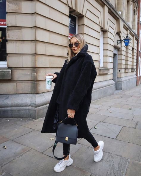 Alexx Coll on Instagram: “Me when the temperature drops by one degree 👀 Coat: @glamifyfashion” Teddy Coat Outfit Black, Black Teddy Coat, Teddy Coat Outfit, Look Adidas, Estilo Indie, Skandinavian Fashion, Daily Fashion Inspiration, London Outfit, Autumn Fits